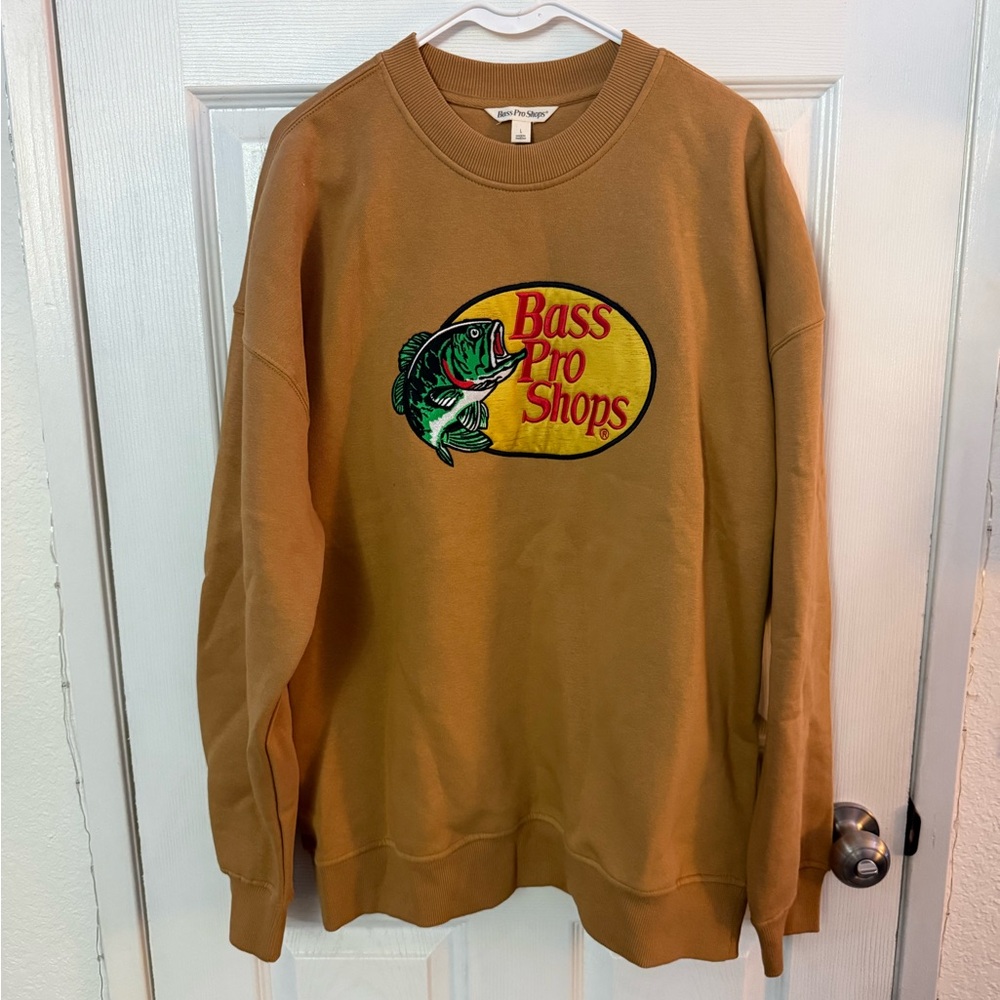 Bass Pro Shops Men's Brown Crewneck Sweatshirt with Fish Logo